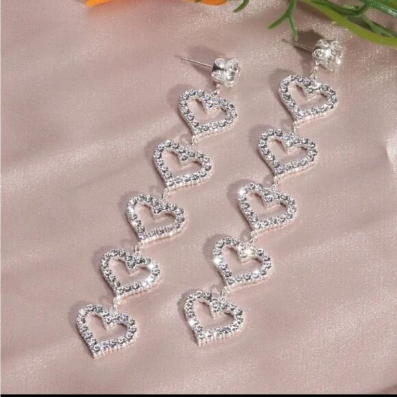 Stunning Rhinestone Heart Dangle Earrings - Picture 1 of 5